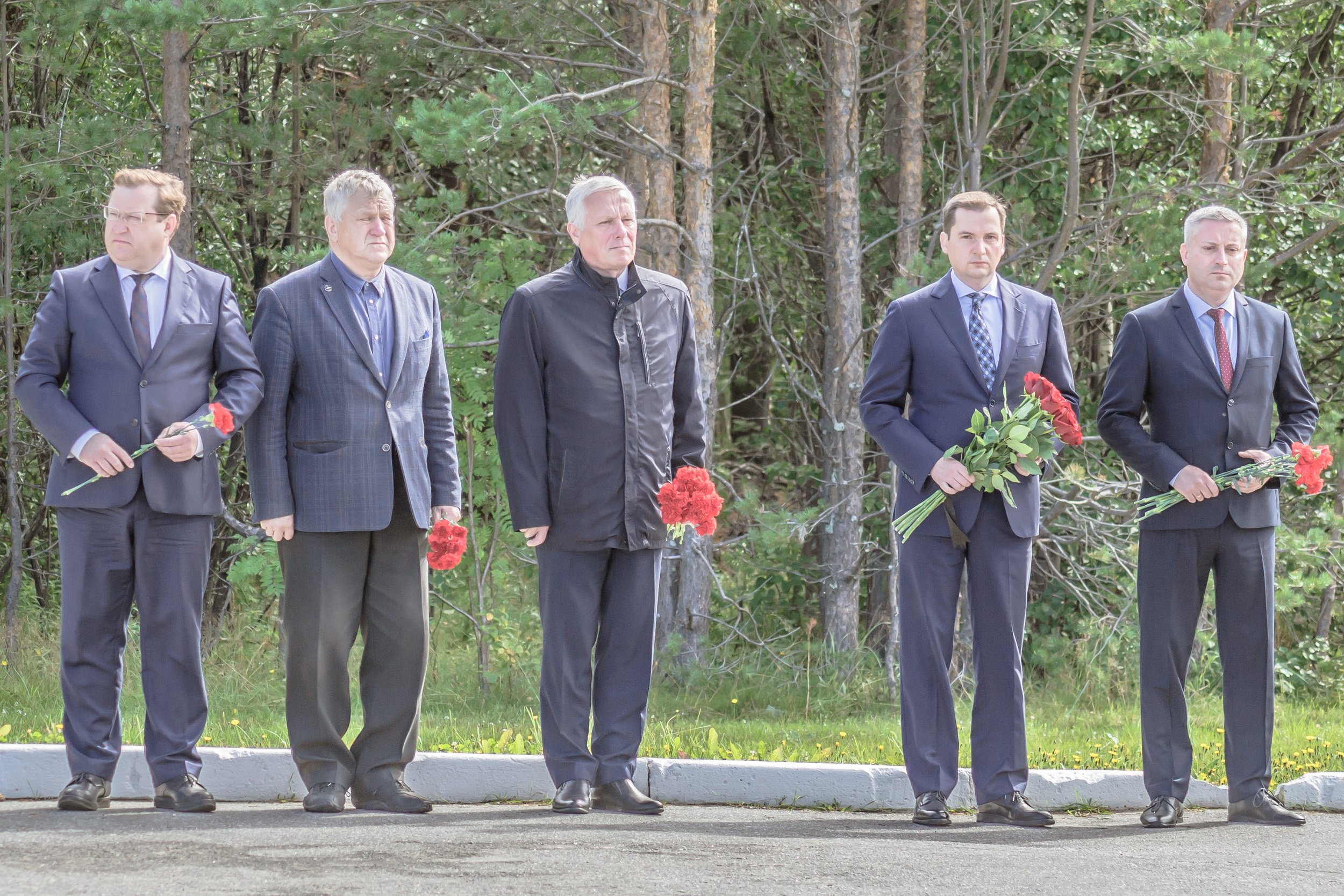 В Северодвинске возложили цветы в 20-ю годовщину памяти АПЛ 